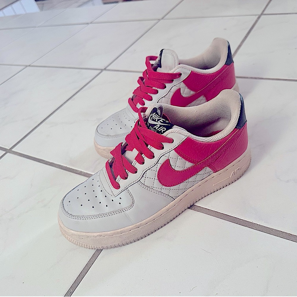 2008 NIKE AIR FORCE ONE Women’s Size 7 Hot Pink, Light gray and white